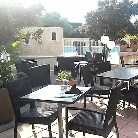 Hotel Logis La Grande Bastide Oraison