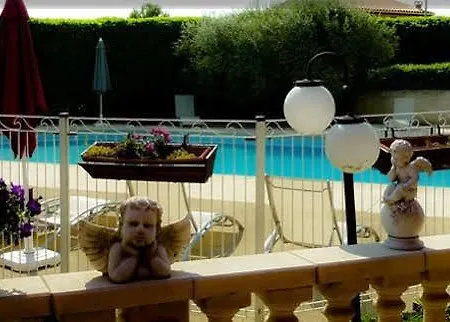 Logis La Grande Bastide Hotel 3*